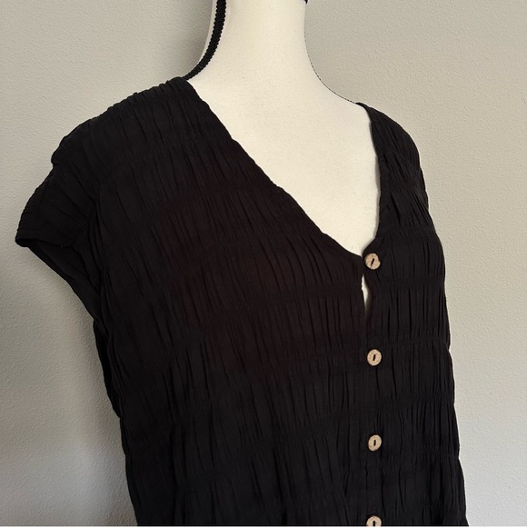 *VESTIQUE* Black Button Shift Dress - Picture 2 of 7